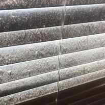 Clean window blinds